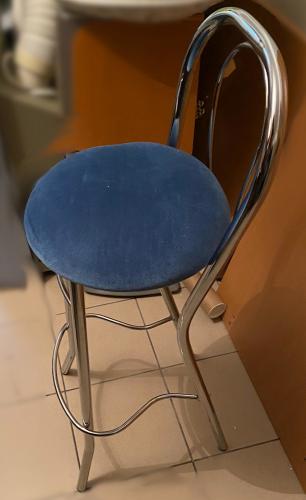 Chaise de bar rembourrée par gaouchoud-montage