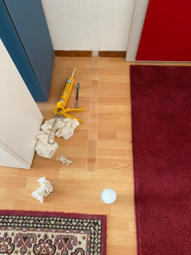 comble d'un trou dans un parquet